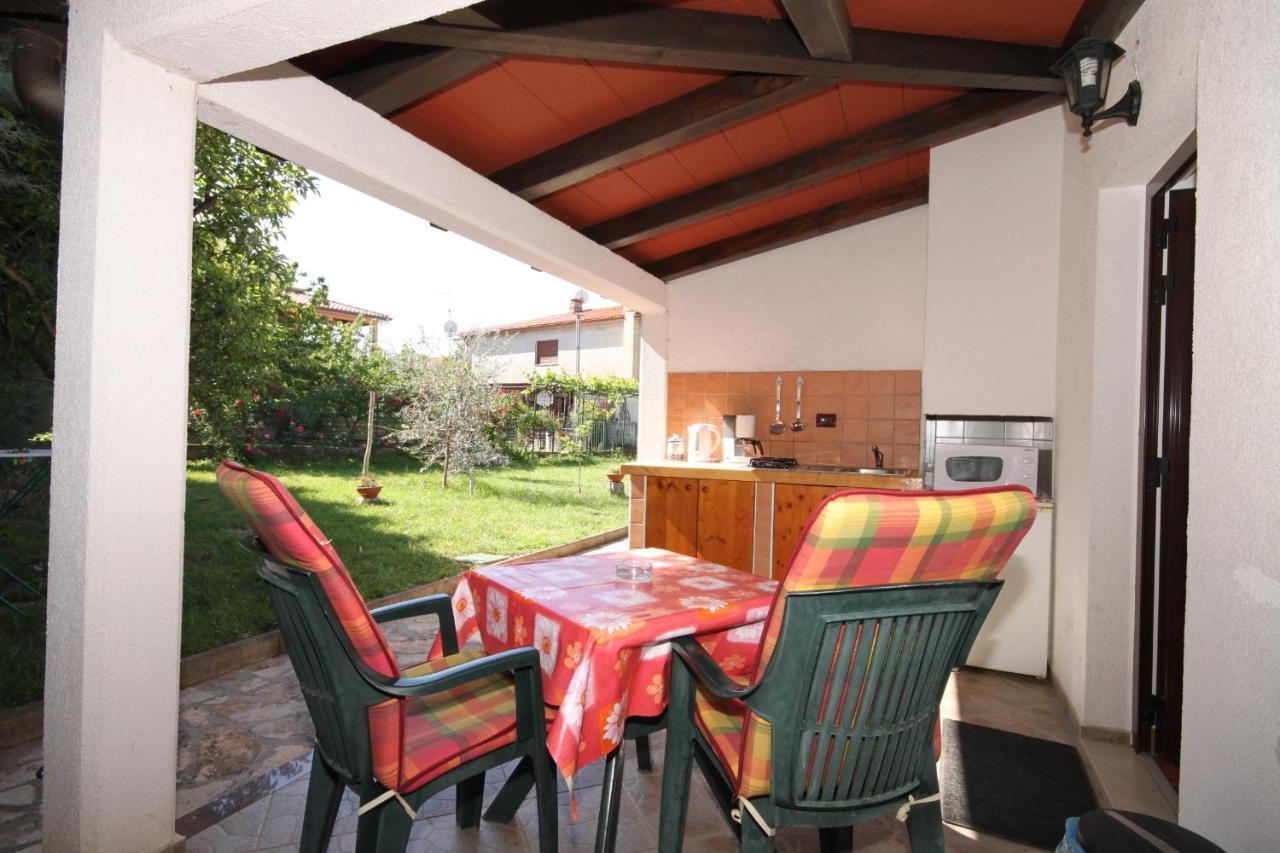 Apartments With A Parking Space Umag - 7666 Exterior foto